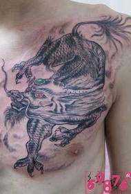 Mann Brust Tier Einhorn Tattoo Muster Bild