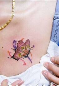 лепа девојка груди прелепа секси цветна лептир тетоважа слика