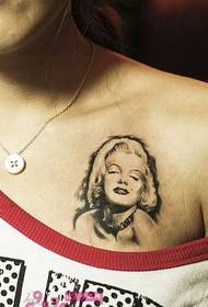 piept de tatuaj portret Marilyn Monroe