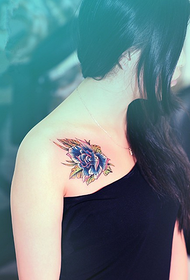 skönhet bröstet vacker ros tatuering