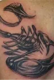 cinq tatouage de premier scorpion toxique