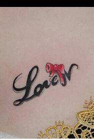immagine di tatuaggio inglese abbastanza bella fresca torace della donna
