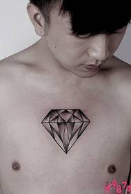 男人胸部鑽石紋身圖片