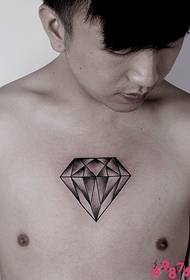foto tatuaggio petto uomo diamante