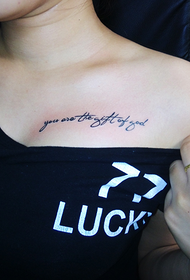 dievča hrudníka list tetovanie vzor