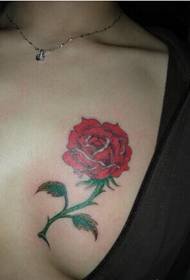 seksi djevojka na grudima trnje rose rose tattoo slika