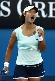 Tatuaggio sexy sul torace della stella del tennis Li Na