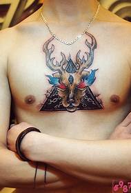 男人胸部創意三角麋鹿頭像紋身圖片