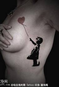 wzór tatuażu seksowny balon latający w klatce piersiowej