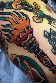 modello di tatuaggio torcia torace