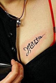 Tatuaggio inglese semplice petto di bellezza
