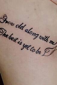 belle poitrine belle et élégante image de modèle de tatouage anglais
