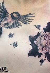 Изящни птици цветя татуировка модел