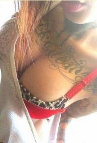 Poza sexy tatuaj floare de piept feminin