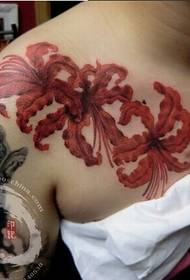 секси момиче гърдите красива красива снимка татуировка на цветя Бианхуа