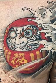 Patrún tattoo Dharma ar an bhrollach