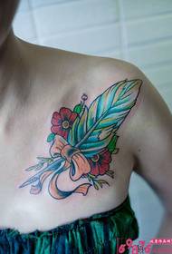 Foto dị na Clavicle Personal Feather Bow Tattoo