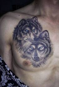 lalaki pagkontrol sa dibdib double lobo head tattoo