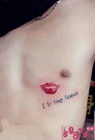 man borst rode lip print persoonlijkheid Engels tattoo foto's