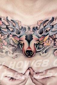Göğüs geyik broş dövme deseni