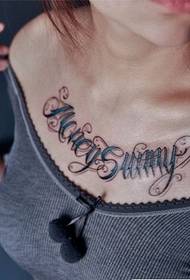 Schönheit Brust sexy englisches Alphabet Tattoo