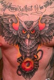 მამაკაცი სექსუალური დომინანტი გულმკერდის owl tattoo