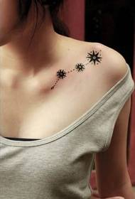 imagem de padrão de tatuagem de estrela de cinco pontas de sorte no peito
