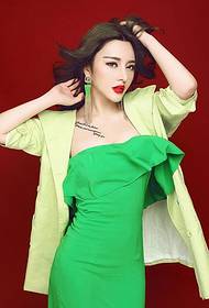 مزاجه الجمال نموذج فنغ Yuzhi الوشم الصدر مثير
