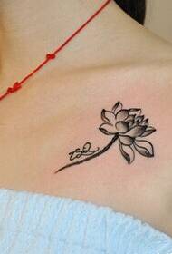 slika sprednjega prsnega koša, slika lotosa enobarvna tetovaža