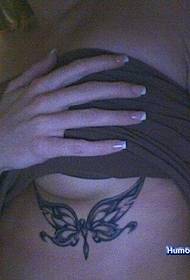 csábító lány mellkas szexi pillangó tetoválás minta képet