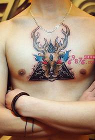 uomo tatuaggio triangolo alce foto tatuaggio