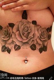 prsa seksi ruža tetovaža uzorak