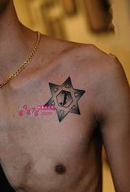 Mellkas hatszög csillag tetoválás képe