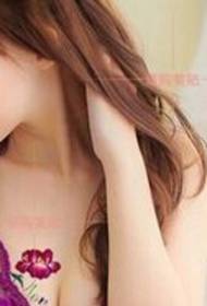 sexy beauty Chest beautiful small fresh flower tattoo picture