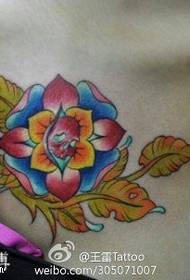 patró de tatuatge de flors de color brillant