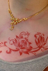 tatuaggio di loto rosso petto bellezza