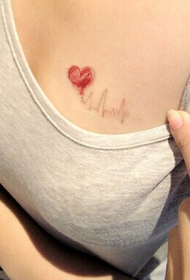 ragazza pettu simplice tatuaggio ECG