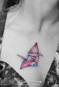 simboleggiano la buona fortuna Modello di tatuaggio rosso acquerello mille gru di carta