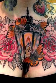 krása hrudníku květy květinové tetování