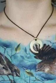 lepa velika cvetna tetovaža prsnega koša