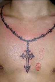 muška osobnost ogrlica križ tetovaža slika