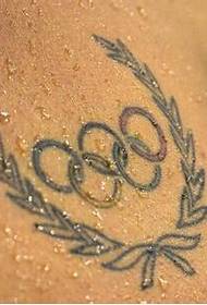 Foto del quadre del tatuatge de cinc anells olímpics de l'atleta