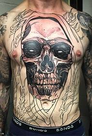 prsni klasični vzorec tetovaže lobanje smrti