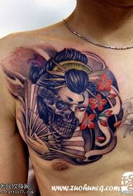 wzór tatuażu gejszy w kolorze klatki piersiowej Dostarczony przez tatuaż
