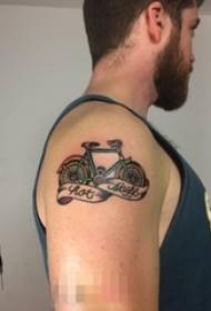 Jongen Schëller Molerei Bengel Tipps Englesch Wierder a Vëlo Tattoo Bild