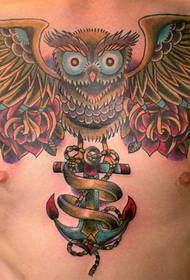 tatuaggio di gufo prepotente petto maschile
