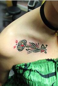 belleza clavícula solo hermoso tatuaje clave imagen patrón