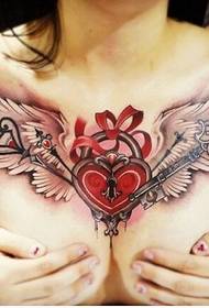 seksuali mergina krūtinė asmenybė mechaninis elementas sparnai tatuiruotė paveikslėlio nuotrauka
