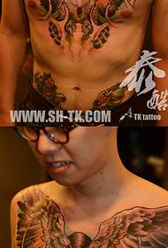 prilagojen vzorec tatoo velikega prsnega koša