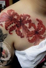 férfi mellkas gyönyörű színes kereszt virág tetoválás minta